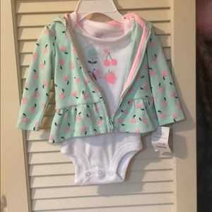Sweatshirt onesie combo! NWT cute 🍒